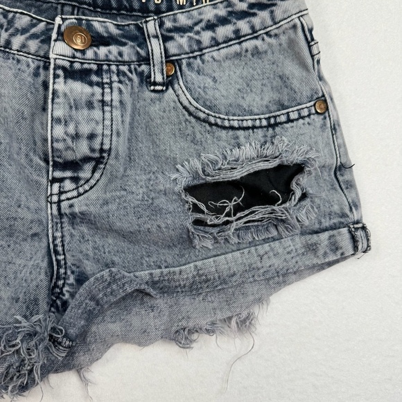 The Frayed Mid Rise Button Fly Jean Shorts Women SZ 4 Distressed Gray Wash Denim - Picture 11 of 11